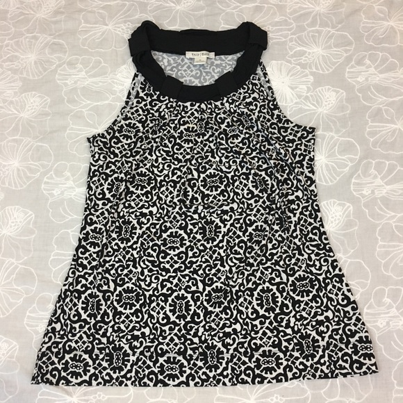 White House Black Market Tops - White House Black Market sleeveless blouse Sz M